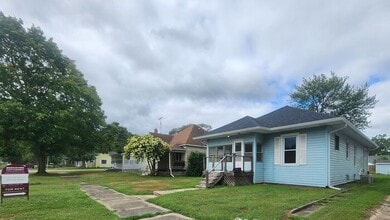 Building Photo - Large Family Home in Clinton