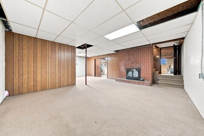 Building Photo - 4029 6th St Dr NW
