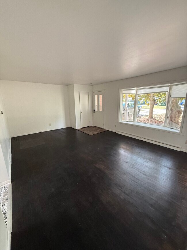 Building Photo - 4352 Clement Dr