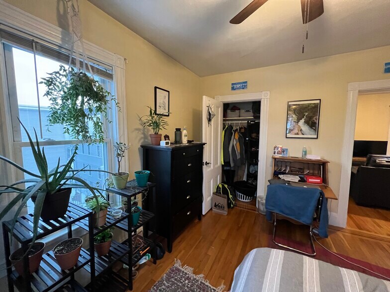 Building Photo - 42 Gorham St