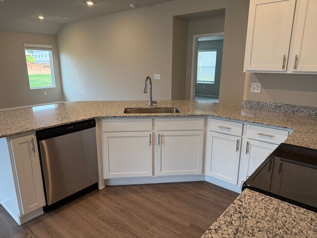 Building Photo - Charming 3-Bed, 2-Bath Home with Open Floo...