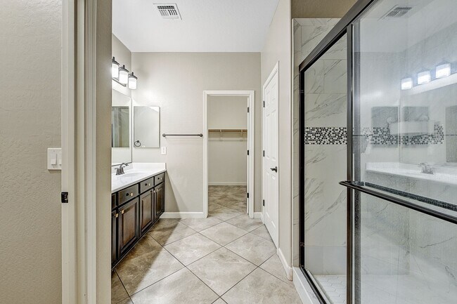 Building Photo - 3631 E Sophie Ln