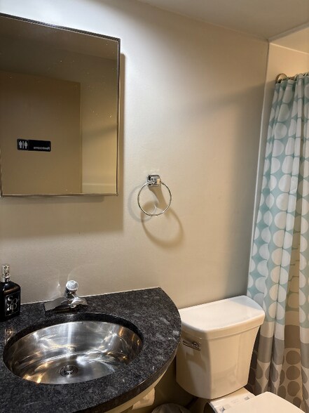 Building Photo - 105 Robert Dr