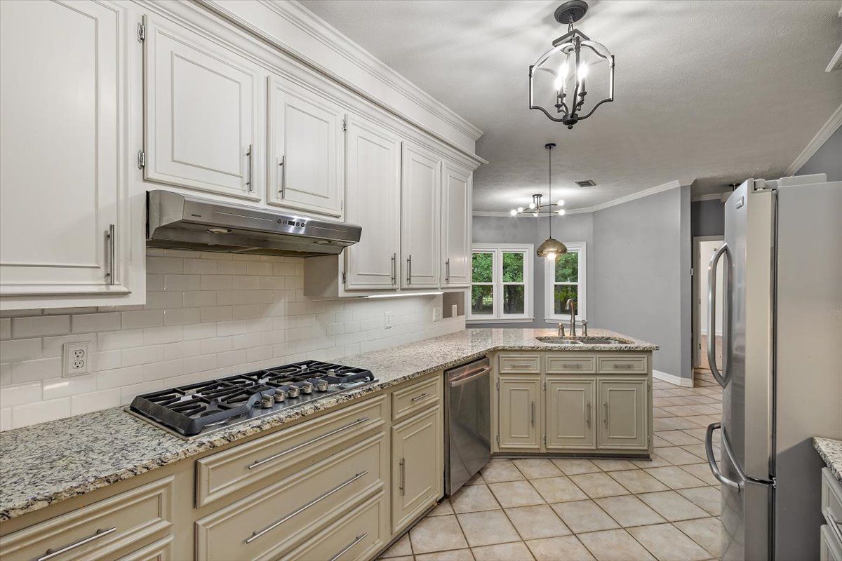 Building Photo - 423 Woodlands Cir