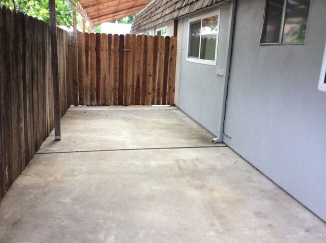 Building Photo - 0819