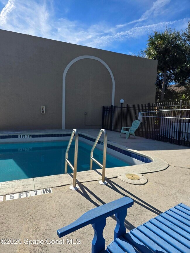 Building Photo - 245 Spring Dr