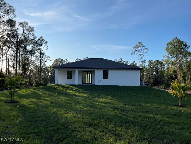 Building Photo - 829 Gillian Ave