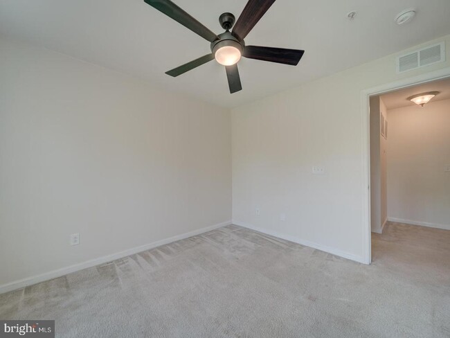 Building Photo - 45818 Winding Branch Terrace