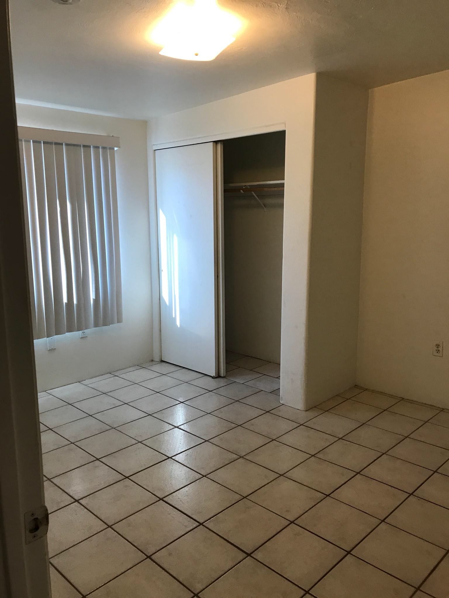 Building Photo - 940 N Palo Verde Blvd