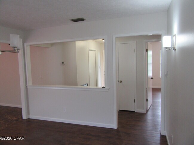 Building Photo - 8629 Deerpoint Dr