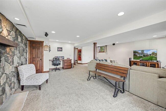 Building Photo - 9510 Beechcrest St