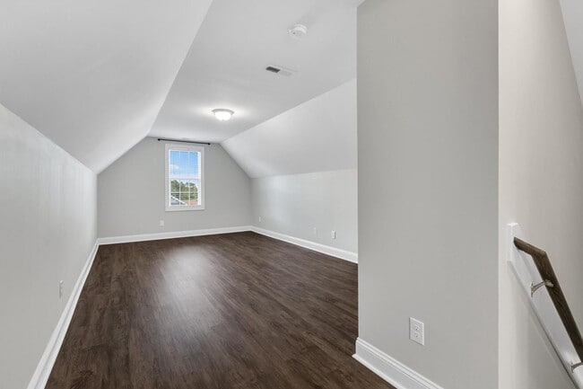 Building Photo - Large 4 bedroom home available now!