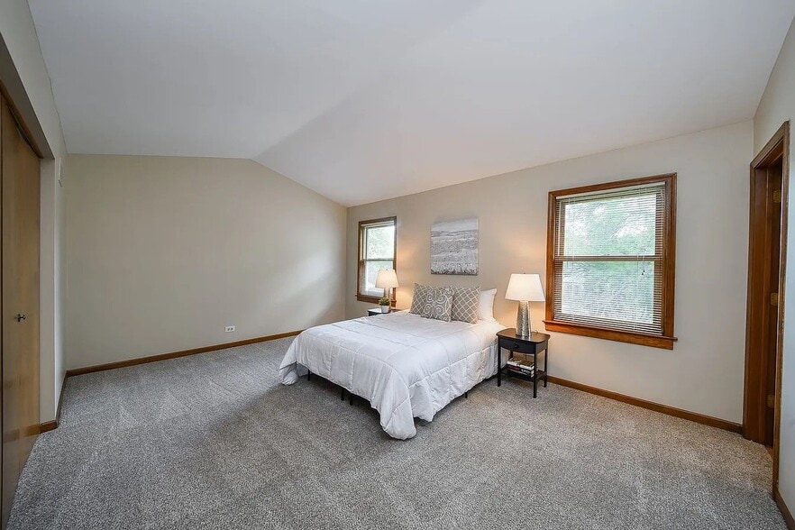 Building Photo - 2264 Briarhill Dr