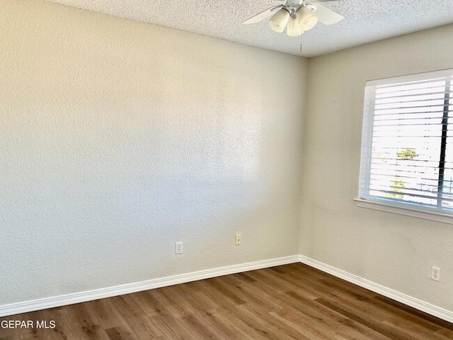 Building Photo - 7369 Luz De Lumbre Ave
