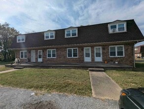 Building Photo - 102 Barcelona Ct