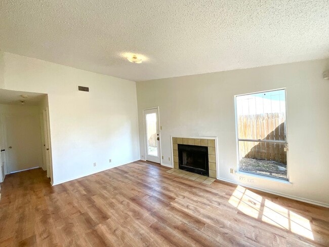 Building Photo - **APPLICATION RECEIVED** 2-Bedroom Duplex Near Highway 78- Pet-Friendly with Fenced Yard! SECTION...