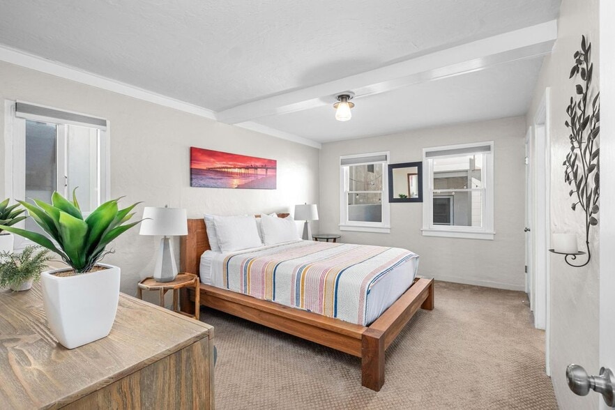 Building Photo - 63 9th Ct