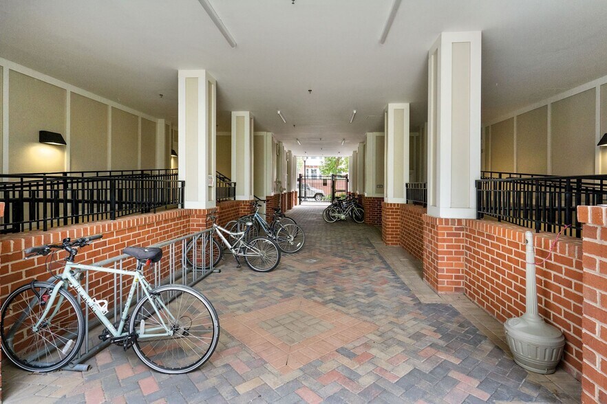 Building Photo - 2665 Prosperity Ave