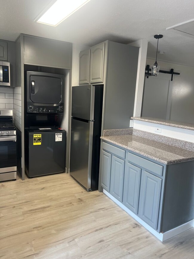 Building Photo - Charming 1 bedroom home