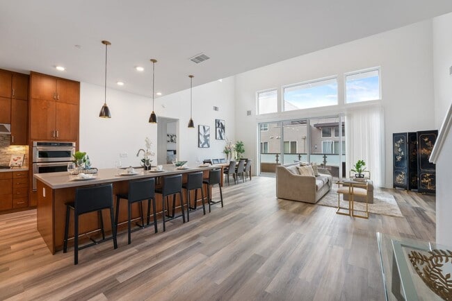 Building Photo - Gorgeous penthouse condo in East Industrial neighborhood – Fremont!