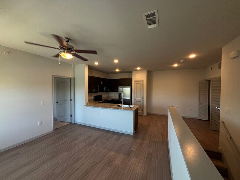 Building Photo - 950 FM2001