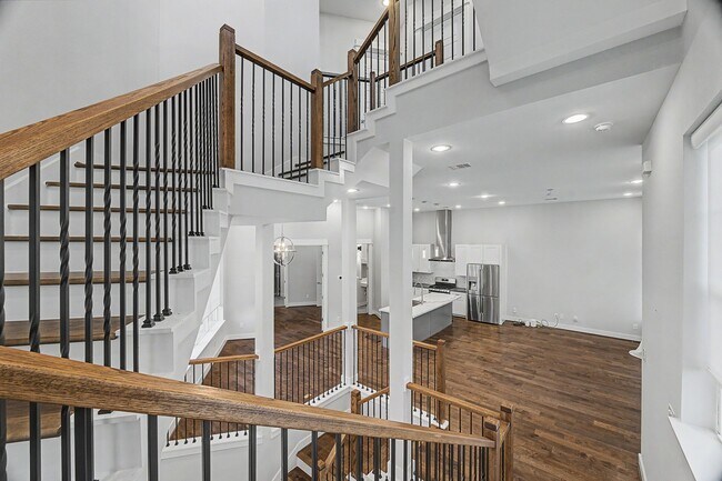 Building Photo - 1226 W 26th St