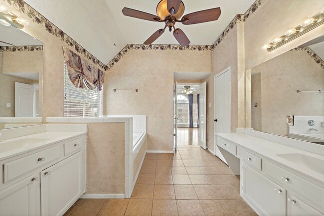 Building Photo - 5718 Charlestown Colony Dr