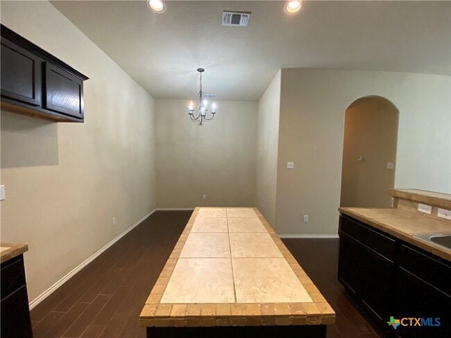 Building Photo - 506 Creekside Cir