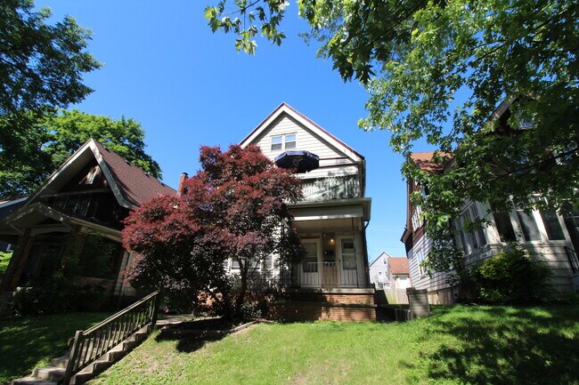 Building Photo - 2927 N Newhall St