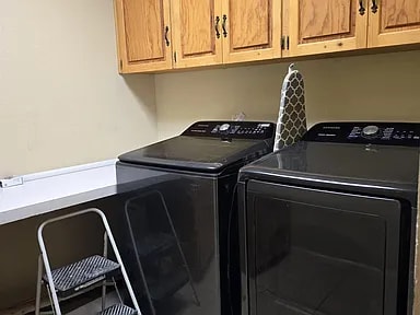 Building Photo - 906 Pearson Dr