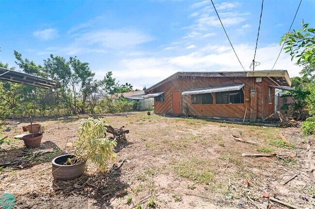 Building Photo - 939 Lytle St