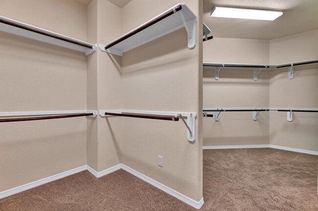 Building Photo - 2725 Kings Retreat Cir