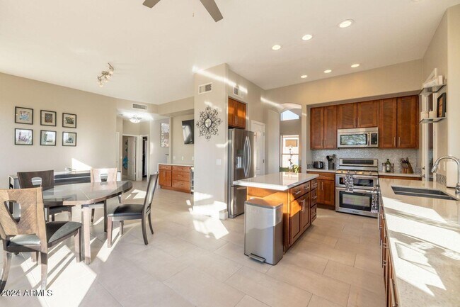 Building Photo - 3055 N Red Mountain