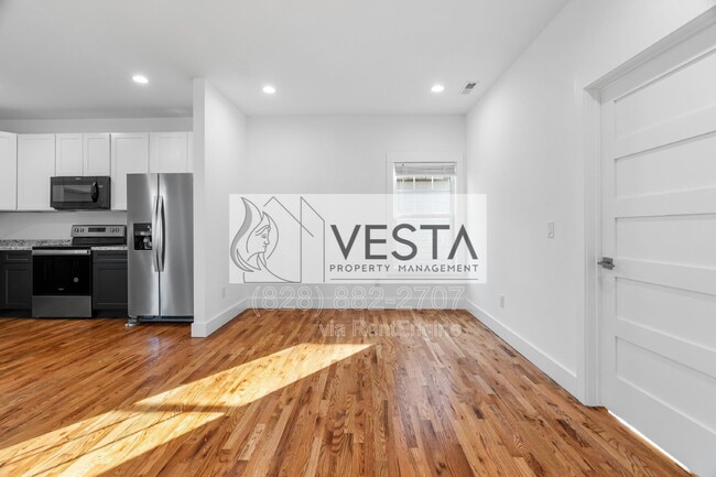 Building Photo - 510 Deaverview Rd