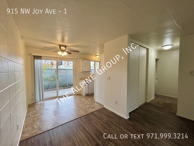 Building Photo - Single Level, 2 Bedroom by Cornell/NW Murr...