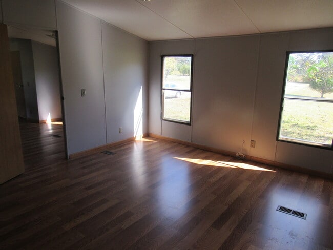 Building Photo - 104 Herald Pl