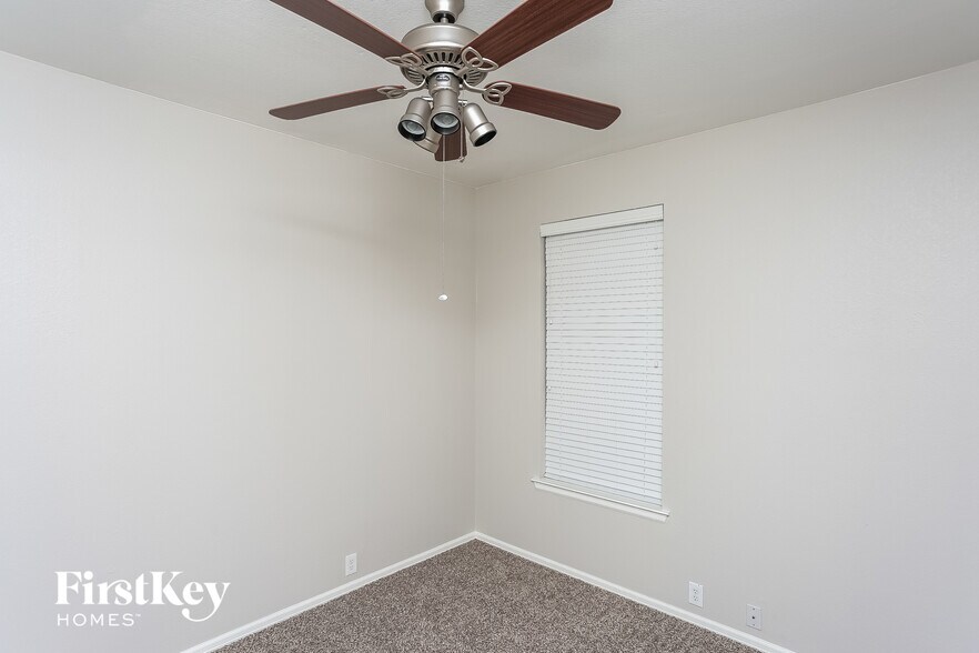 Building Photo - 2852 Maple Creek Dr