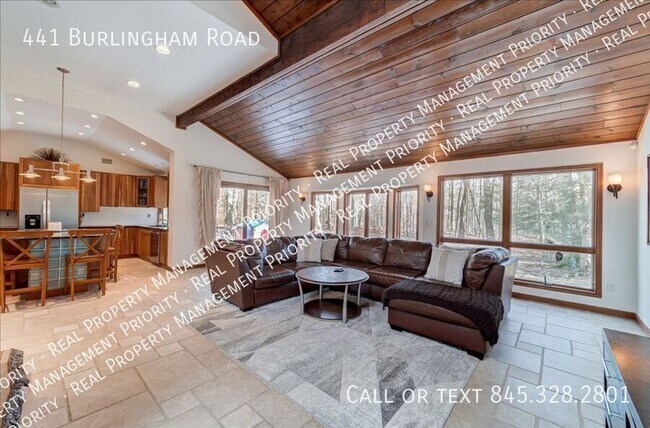 Building Photo - 441 Burlingham Rd