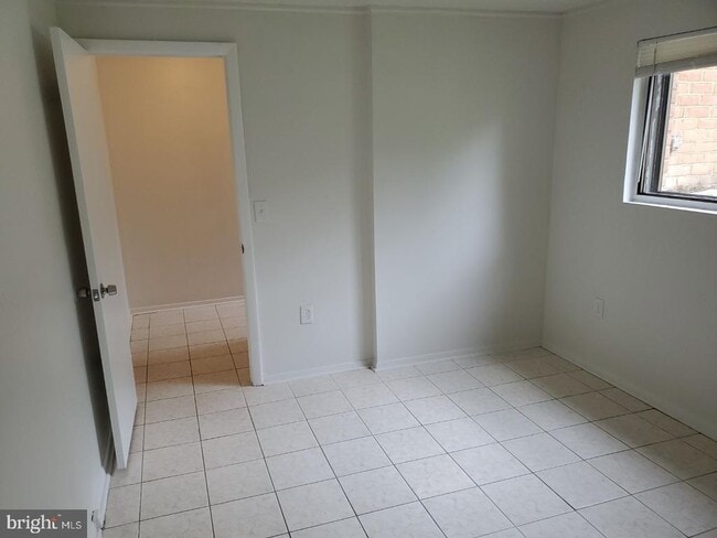 Building Photo - 7381 Hickory Log Cir