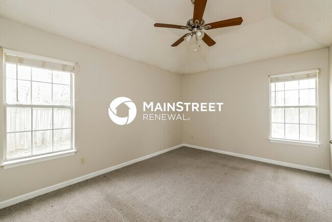 Building Photo - 3 Bedroom Pet-Friendly Home in Memphis, TN with Main Street Renewal
