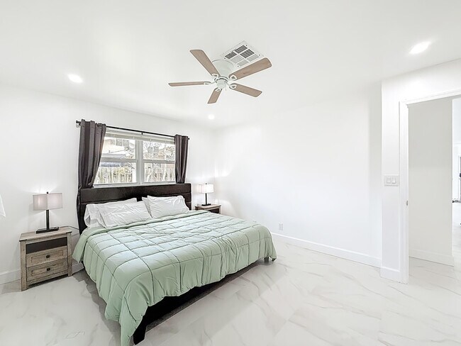 Building Photo - 635 Kingbird Cir