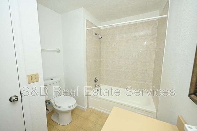 Building Photo - 2249 9th St SE