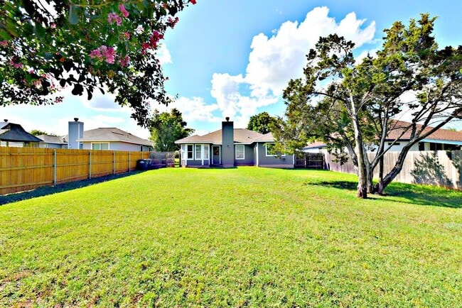 Building Photo - 904 Lantana Ln