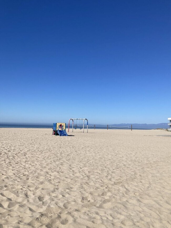 Building Photo - Relaxing Condo just steps away from the be...