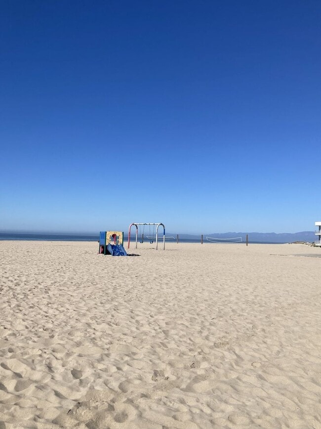 Building Photo - Relaxing Condo just steps away from the beach!