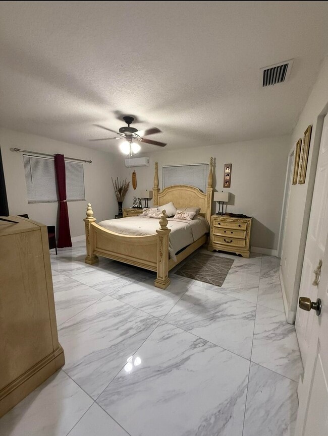 Building Photo - 1082 SW Bellevue Ave