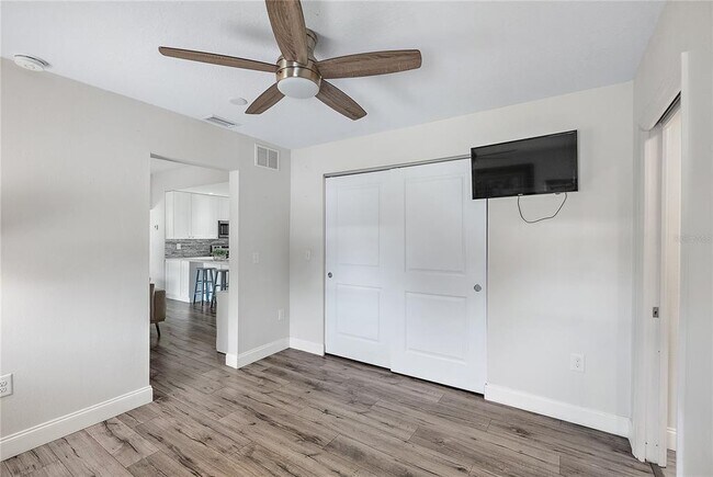 Building Photo - 6631 Bougainvilla Ave S