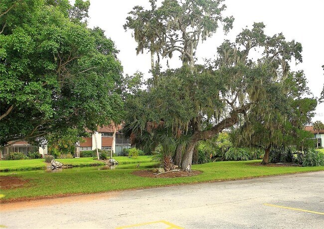 Building Photo - 6028 Oak Creek Ln