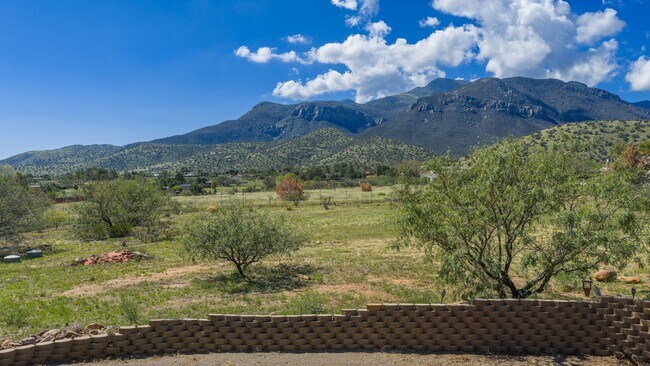 Building Photo - Mountain Views