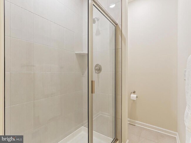 Building Photo - 1001 Greenwich Dr